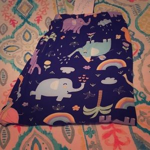 Plus size leggings with cartoon elephants